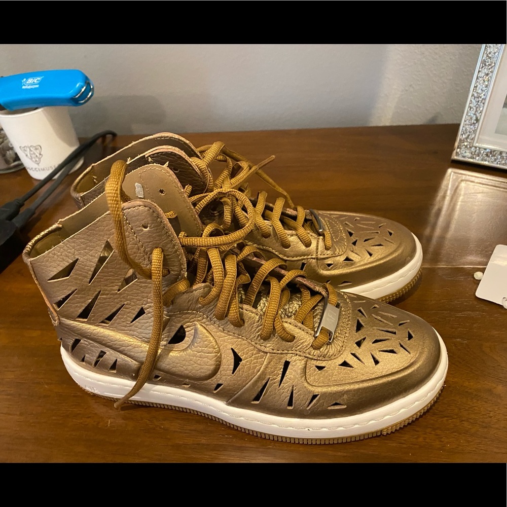 NWOT Nike air high top cut out gold sneaks sz 6